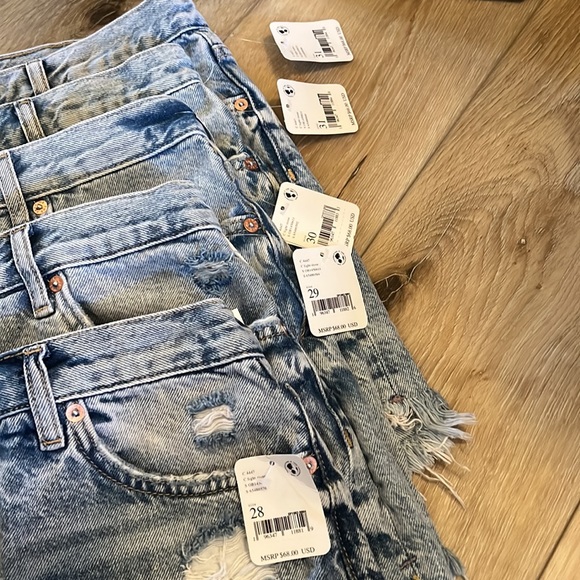 1 hour sale💥Free People, light stone, distressed jean shorts - Picture 3 of 8